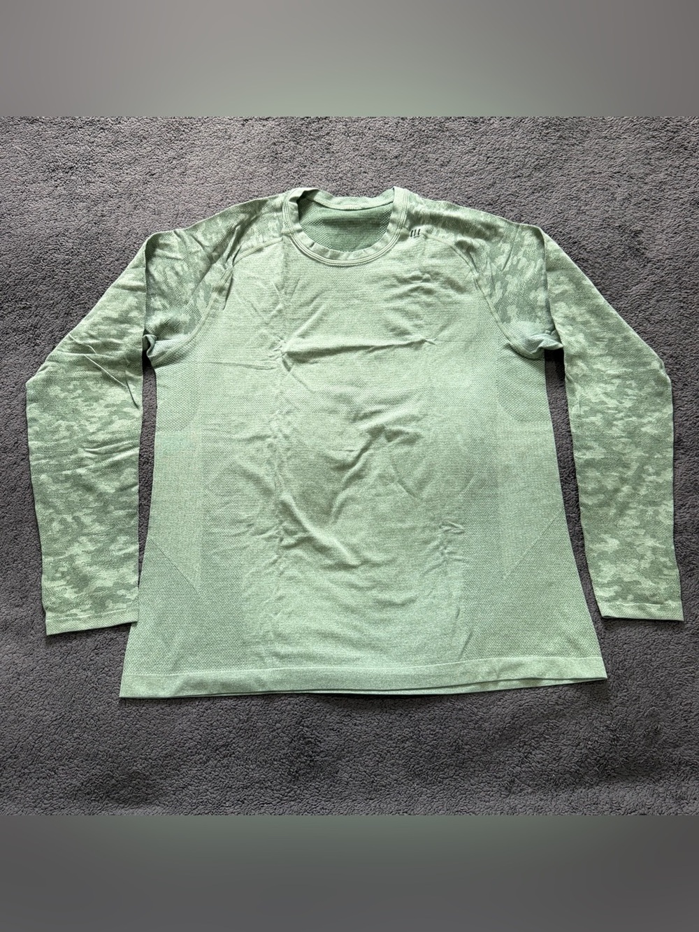 Lululemon Swiftly Long Sleeve Shirt Large Green Camo Seamless Thumbholes